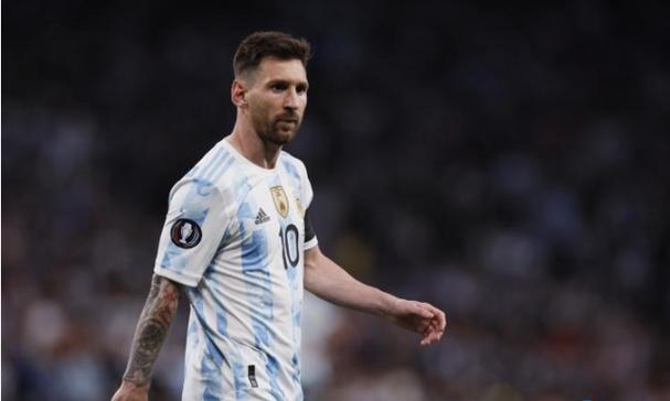 11月7日硅铁期货收盘下跌0.4%，报5526元